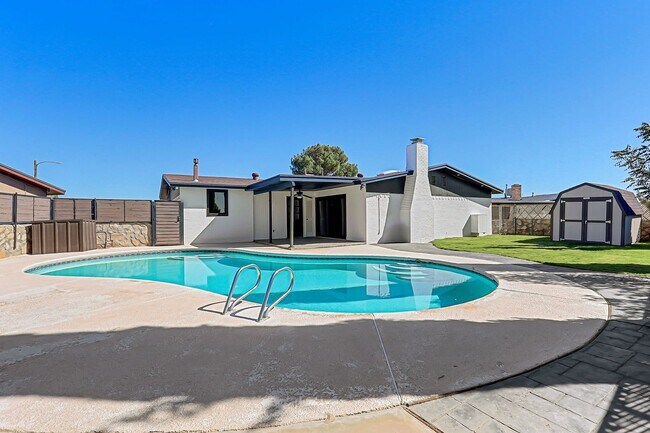 Primary Photo - beautiful swimming pool and backyard oasis! fully remodeled home new appliances !