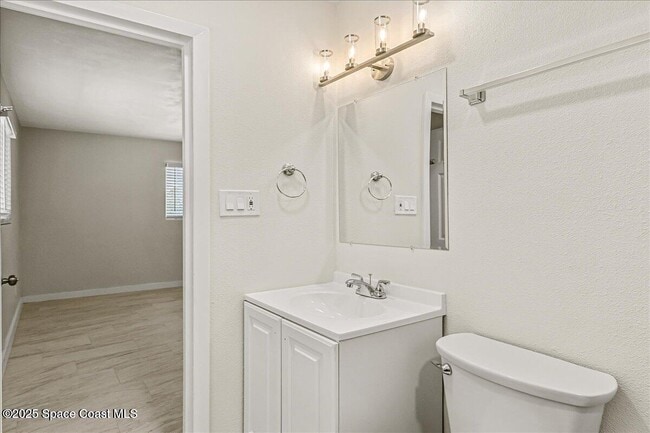 Building Photo - 1104 Azalea Ln