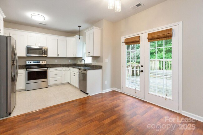 Building Photo - 155 Walmsley Pl