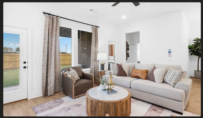 Building Photo - 2311 Longfellow Dr