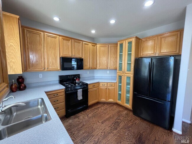 Building Photo - 206 Cedar Ridge Dr