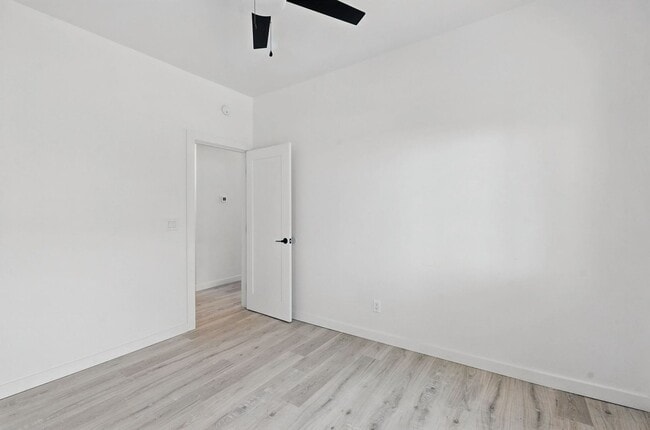 Building Photo - 840 E 6th St