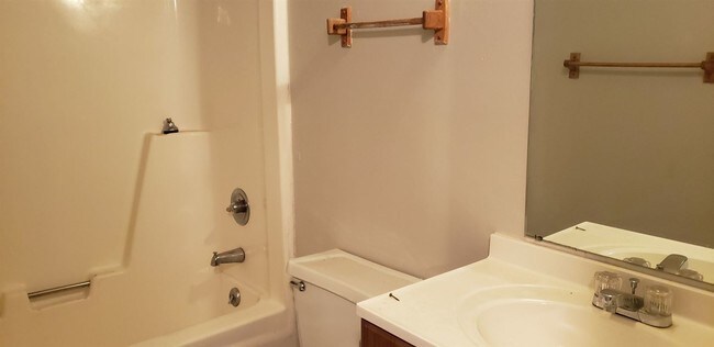 Building Photo - 3925 Highridge Dr SW