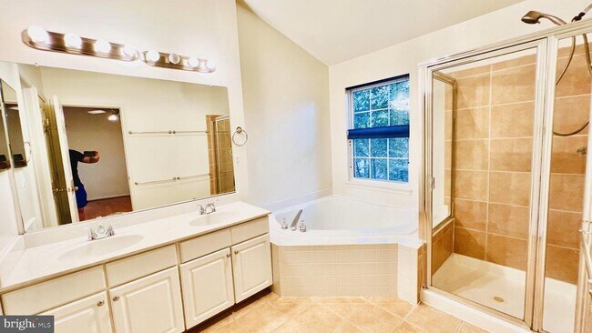 Building Photo - 4100 Flower Box Ct