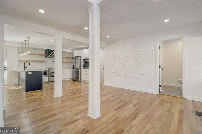 Building Photo - 3202 Kingsdale Dr SW