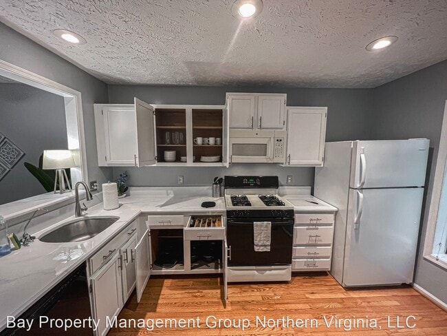 Building Photo - 1 br, 1 bath House - 2239 Hunters Run Dr