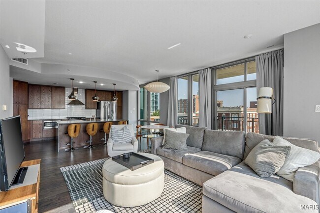 Building Photo - 4909 Laclede Ave