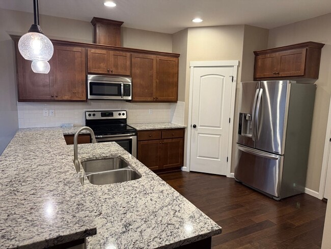 Building Photo - Beautiful 3 Bedroom House with High Ceilings, 2 Car Garage, Great Location & More!