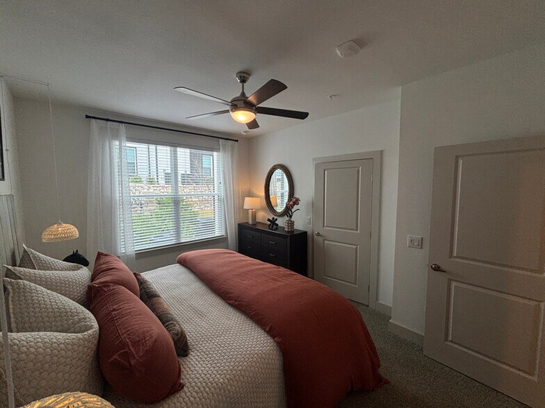 Building Photo - 702 Celebration Wy