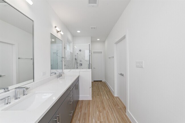 Building Photo - 2109 Holman St