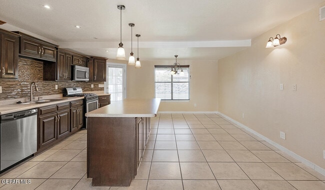 Building Photo - 12249 Delacroix Dr