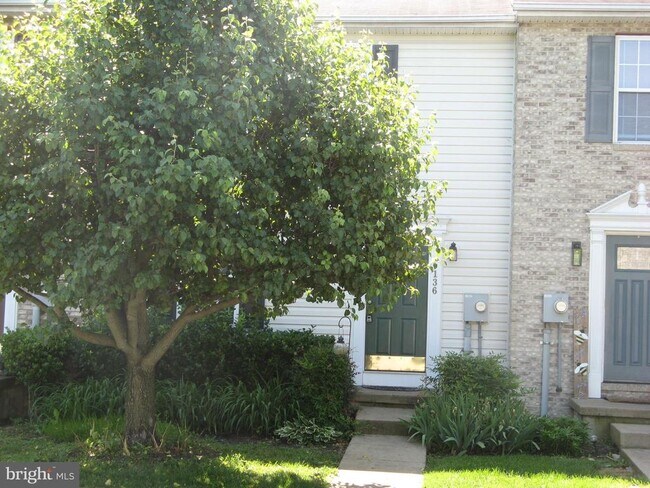Building Photo - 136 Equestrian Dr