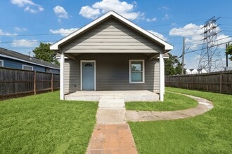 Building Photo - 2802 Hardy St