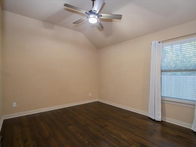 Building Photo - 26618 Camden Chase