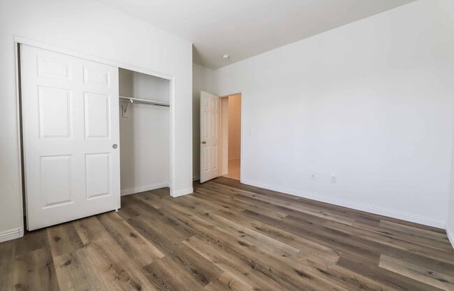 Building Photo - Shadowbrook Springs