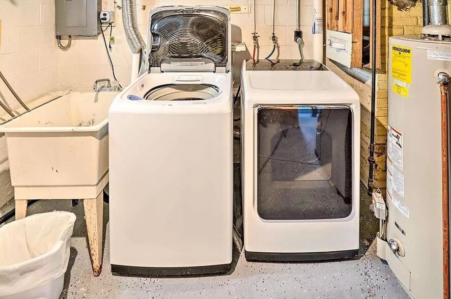 Building Photo - 325 W Spring St