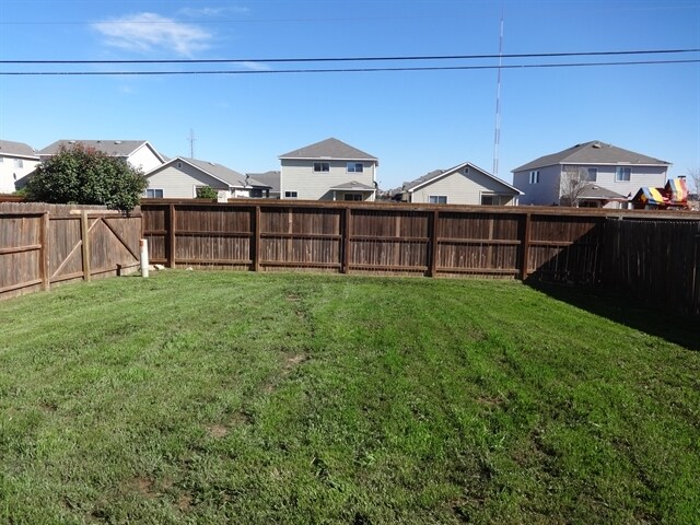 Building Photo - 9314 Silver Vis