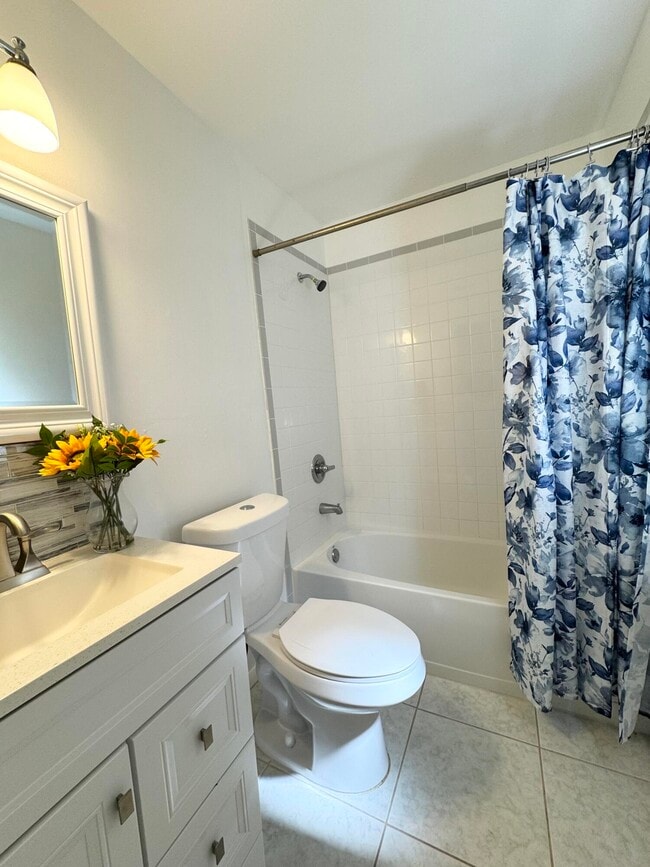 Building Photo - 1156 Grandview Cir