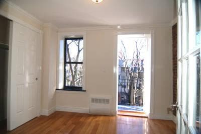 Building Photo - 334 E 6th St