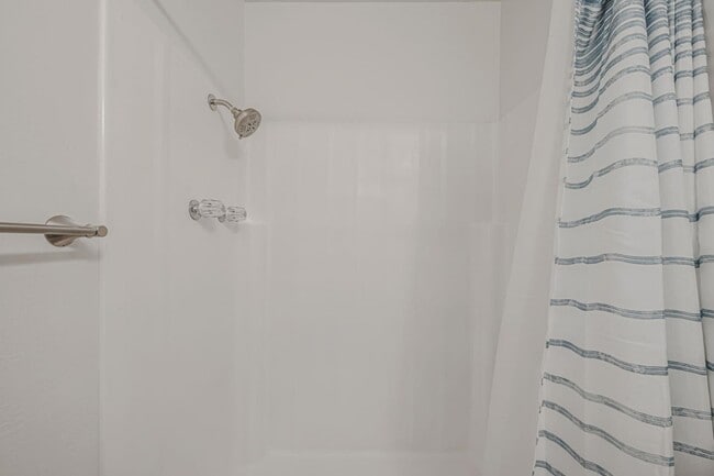 Building Photo - 6046 Reo Pl