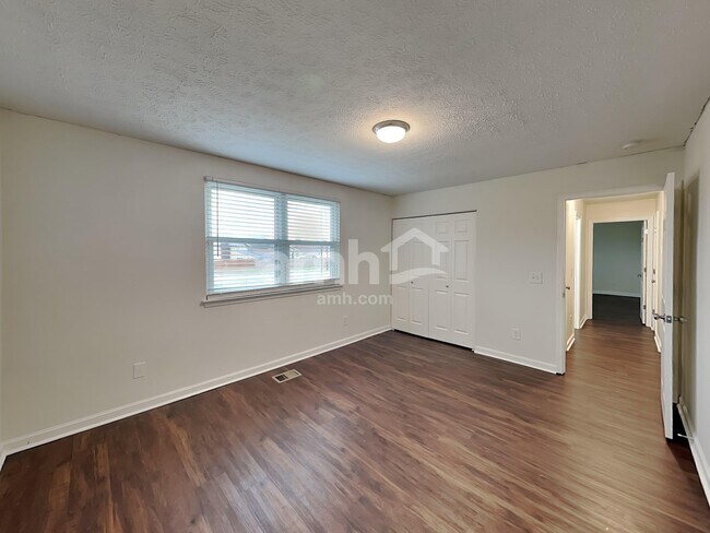 Building Photo - 112 Bradford Cir