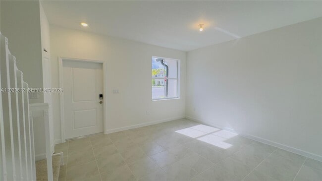 Building Photo - 2621 SE 27th Dr