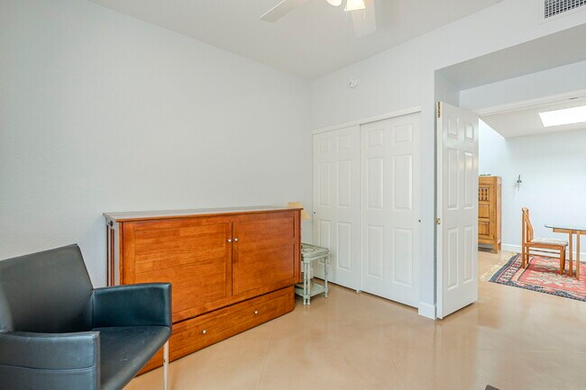 Building Photo - 4950 N Valle Rd