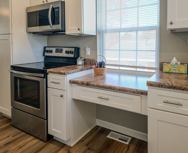 Building Photo - Knoxville 37923 - 2 bedroom 1 bath - call ...