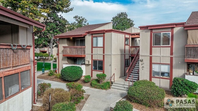 Building Photo - 2nd Floor 3 bed/2 bath Condo!