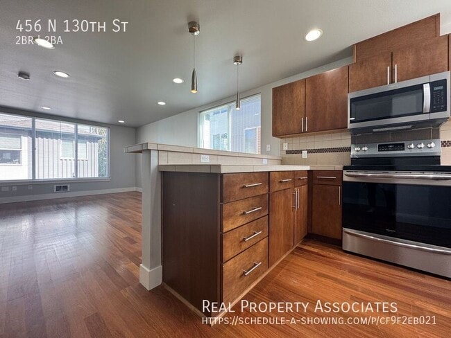 Building Photo - 456 N 130th St