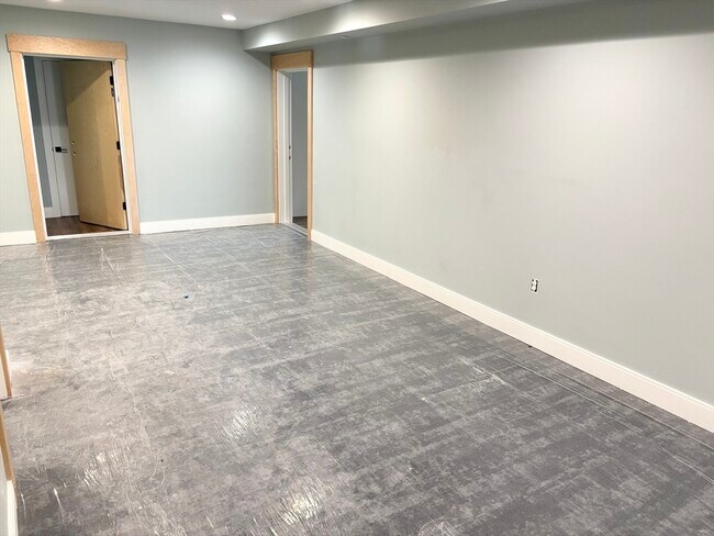 Building Photo - 1391 Main St