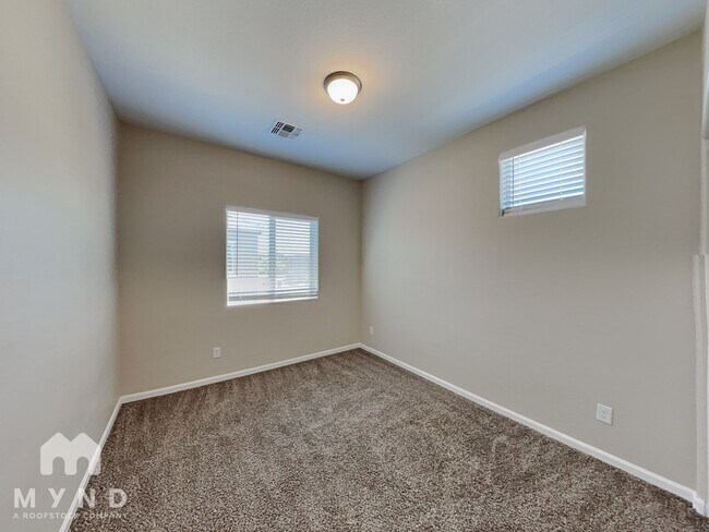 Building Photo - 1818 W Pollack St