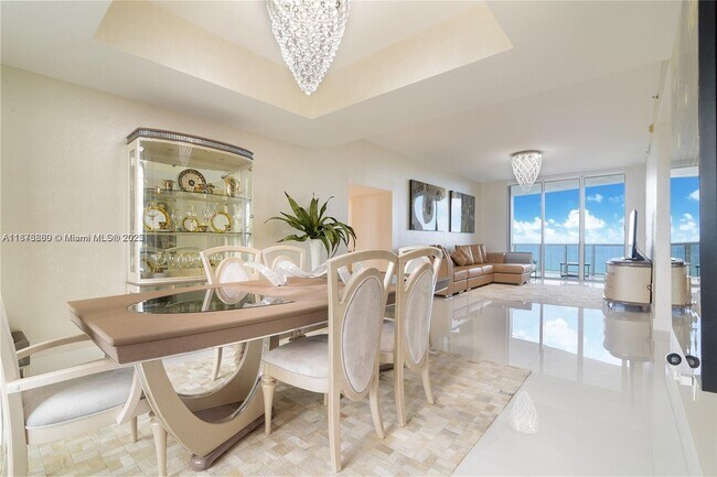 Building Photo - 15811 Collins Ave