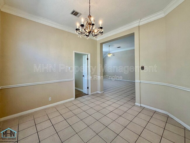 Building Photo - 1307 Adobe Run