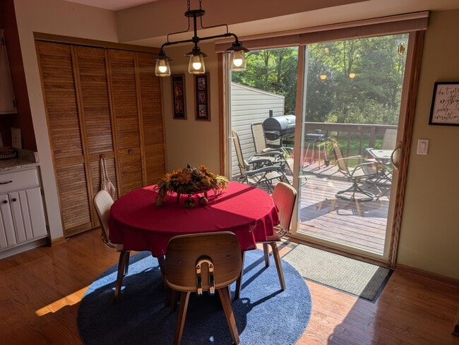 Building Photo - 607 Tamarack Dr W