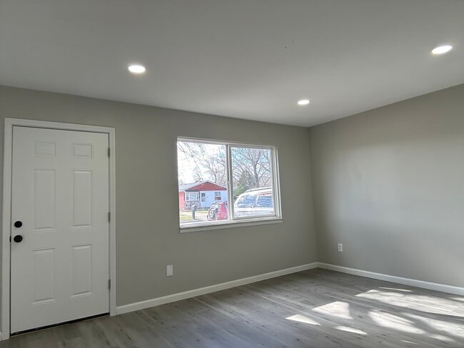 Building Photo - 5901 Roosevelt St