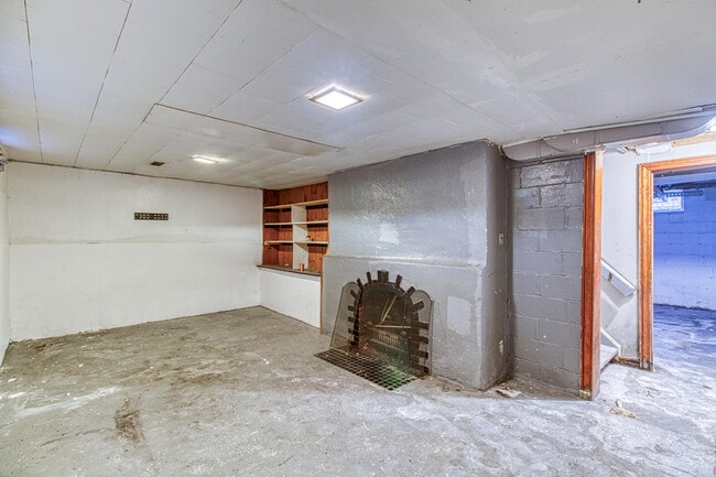 Building Photo - 16134 Pierson St