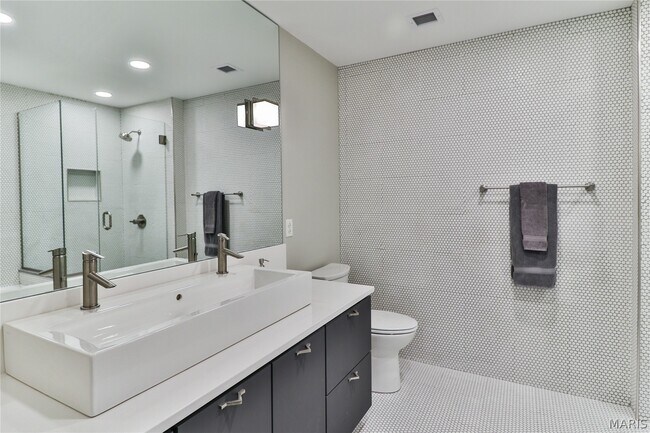 Building Photo - 4909 Laclede Ave