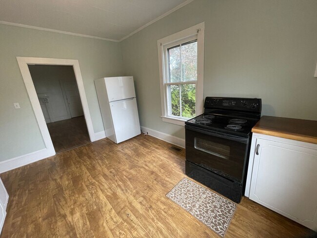 Building Photo - 3 bedroom 1 bathroom house in Shelby