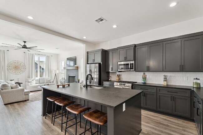 Building Photo - Fully Furnished Home in Broken Arrow