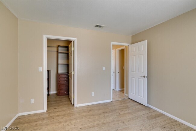Building Photo - 7300 W Pirates Cove Rd