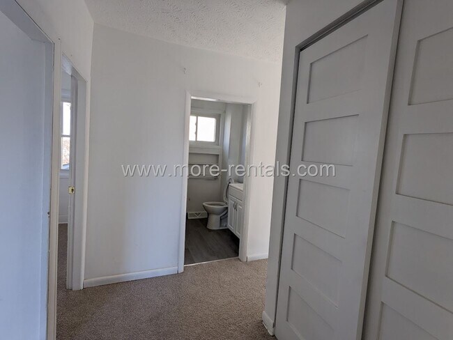 Building Photo - 546 E Jenkins Ave