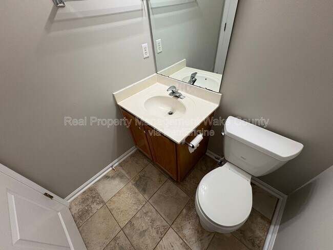 Building Photo - 9704 Erinsbrook Dr