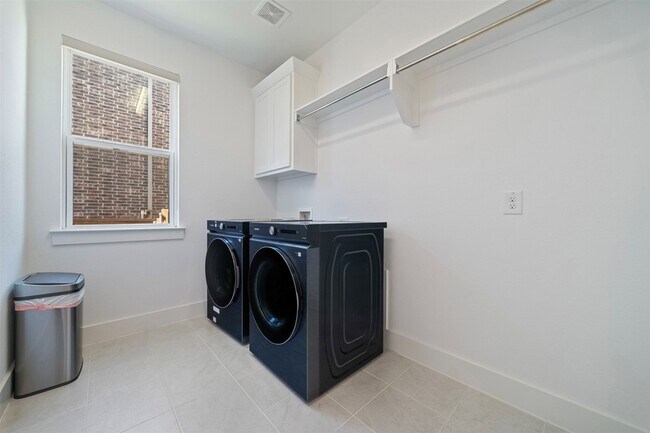 Building Photo - 120 Tornillo Dr