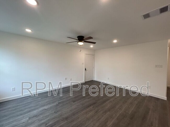 Building Photo - 8226 Linda Vista Rd