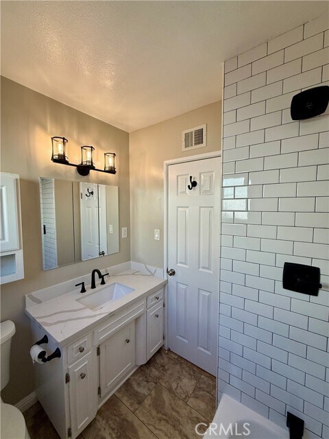 Building Photo - 885 Altura Way