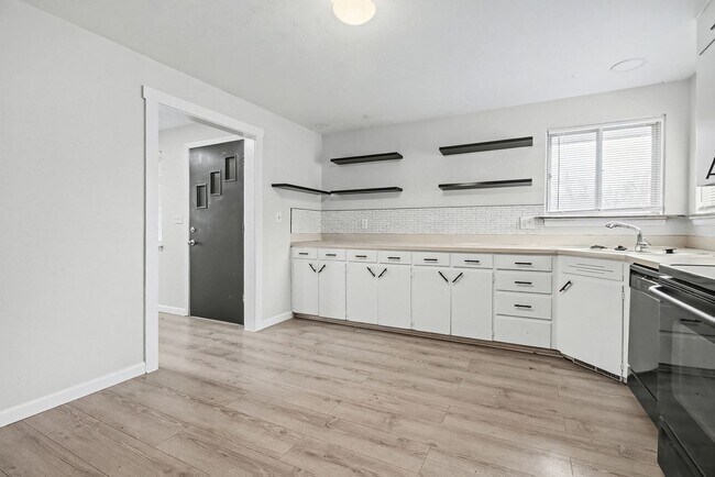 Building Photo - 1714-1716 W 8th St