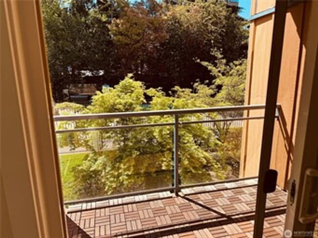 Building Photo - 2bd/1ba Kirkland Condo