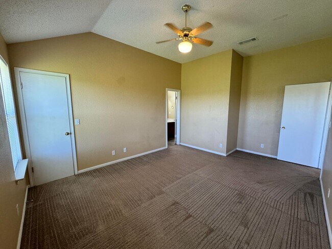 Building Photo - 3509 Christie Dr