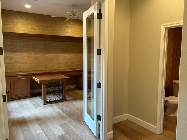 Building Photo - 42019 N Golf Crest Rd